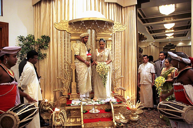 A Walk down the Sri Lankan Wedding Culture, Customs & Traditions